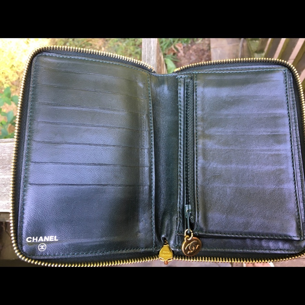 Authentic Large Chanel Wallet - Picture 5 of 8